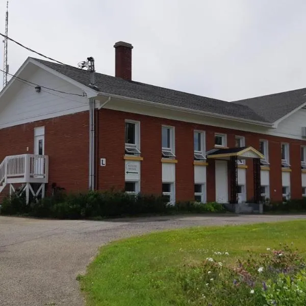 Auberge La Petite École de Forillon, hotel v destinaci Gaspé