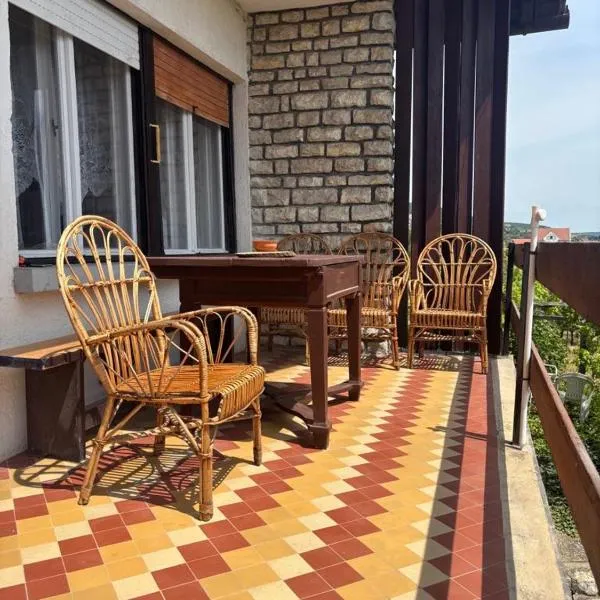 Szőlővirág Vendégház, khách sạn ở Csopak