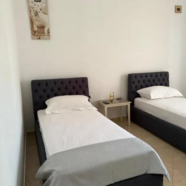 Quiet Room, close to Airport, hotel in Kamëz