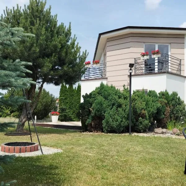Dom za Tujami 30 min od centrum Poznania Strykowo, hotel din Strykowo