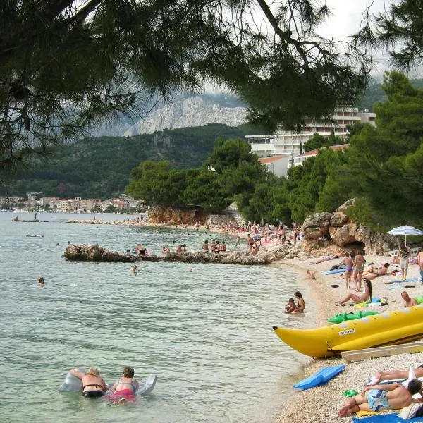 Adria Apartments, hotel v Podgore