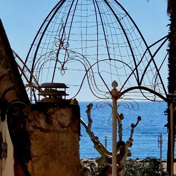 Stone Rustic Beach apartment, hotel en Blanes