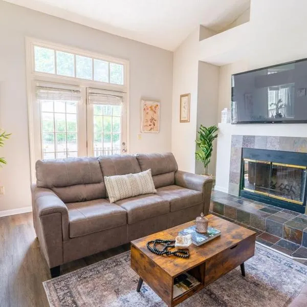 Kids Friendly Ranch,Jaccuzzi Tub,Walk to Food Lion,Restaurant, Keurig , sleep noise machine,,Crib,5G, hotel v destinaci Cary
