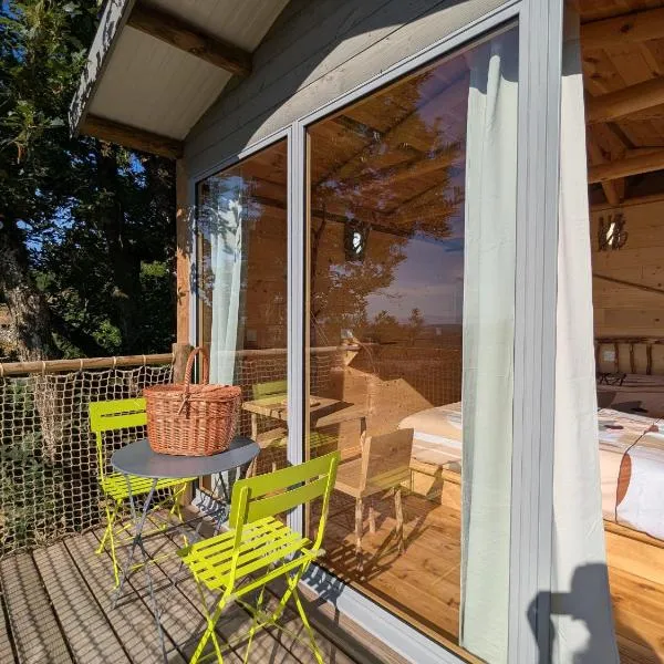 Cabane perchée romantique avec climatisation à St Paulien - FR-1-582-535, hotel in Saint-Paulien