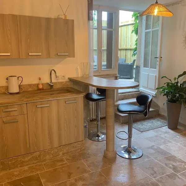 Le Cosy, hotel in La Celle-sous-Gouzon