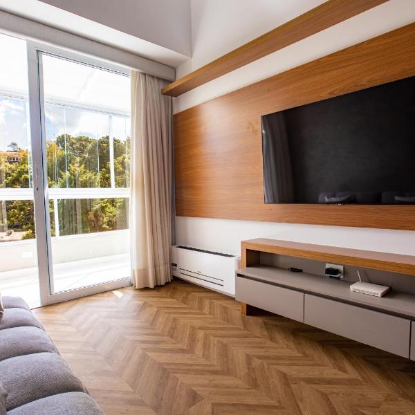 BHaus Campos do Jordão Gaudi - Grand Loft Duplex Deluxe com Linda Vista - 2 quartos - Vaga de garagem - Piscina Climatizada - Academia - Cafeteria no térreo - 600m do Capivari - Centrinho
