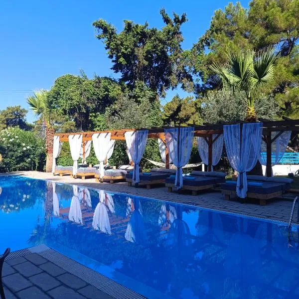 Trees Art Hotel & Suites, hotel v destinaci Ixia
