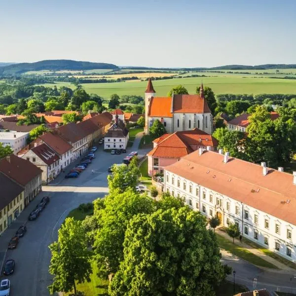 Zámek Načeradec, hotel v destinaci Načeradec