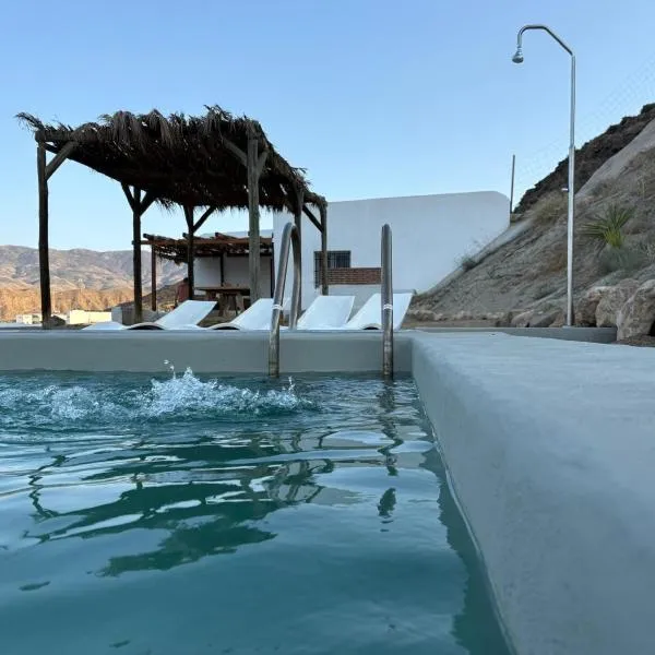 Cortijo MAMANGUEÑA PISCINA Y CUEVA, hotel in Tabernas