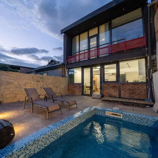 Niabi 3BDR Villa with pool, hotel v destinaci Tbilisi City