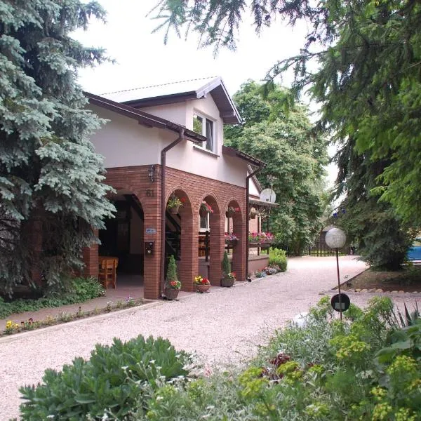 Agroturystyka Pod Świerkami – hotel w mieście Nadrybie