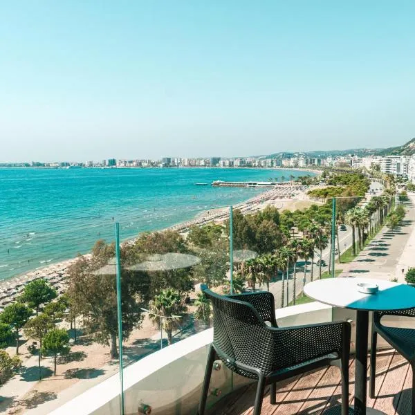 Yacht Hotel, хотел в Вльора