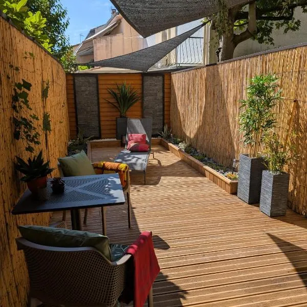 Studio avec terrasse privative, hotel v destinaci Albi