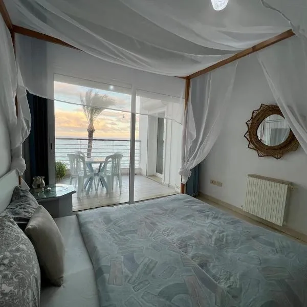 Front sea balcony mahdia, hotel v destinaci Hiboun
