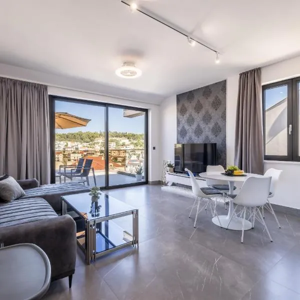 Golden Sunset Sutivan - Exclusive 4-Star Apartment, hotel di Sutivan