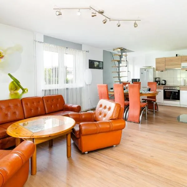 Komfortowy Apartament Zielony Zakątek z widokiem na góry, hotel in Kowary