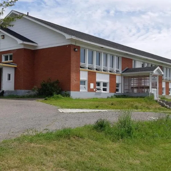 Auberge La Petite École de Forillon, hotel v destinaci Gaspé