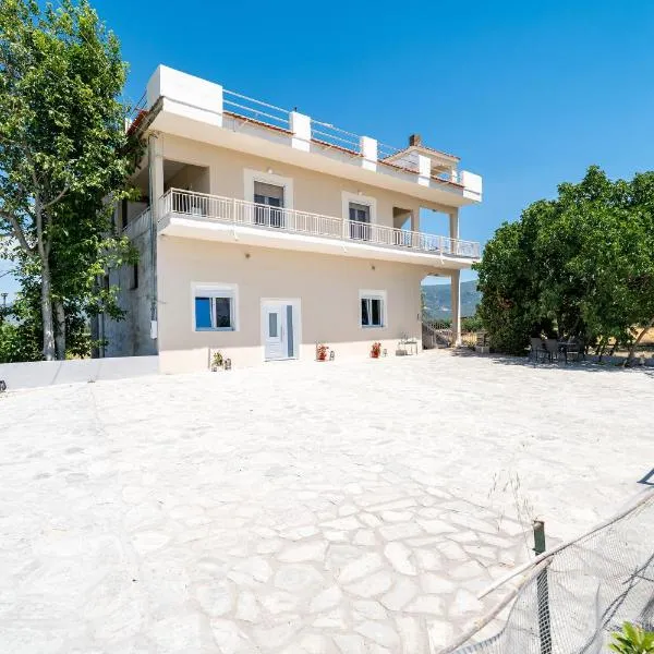 Elena's House, hotel en Polístilon