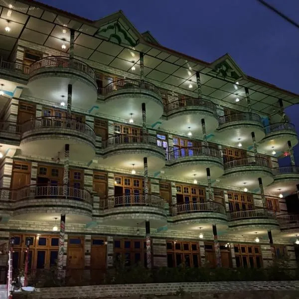 EyeSky, Tosh, hotel em Tosh