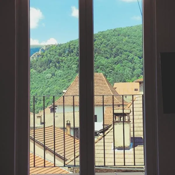 Apartamento EGUZKILORE Izaba-Isaba, hotel in Isaba