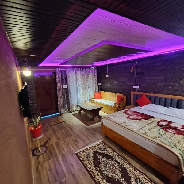 Nature Villaas BASA HOMESTAY, hotel v destinaci Pauri