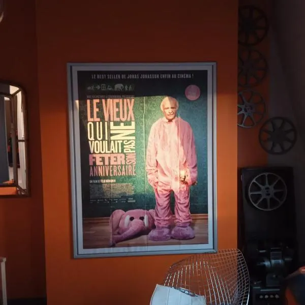 L'appt du vieux qui ne voulait pas fêter son anniversaire, hotel v destinaci Sedan