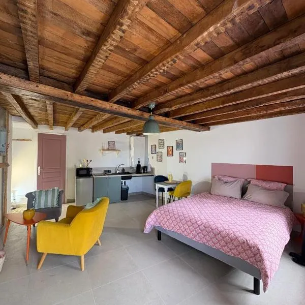 Studio Pop-25m2-Neuf et coloré, hotel em Bellême