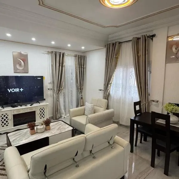 Residence REGINE douala Bonamoussadi, hotel sa Douala