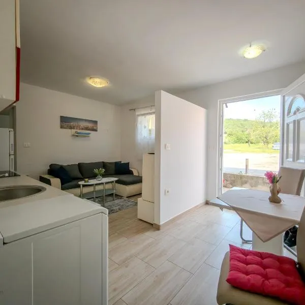 LUNA Quiet Retreat, Close to Koper, AirCon, Parking, Hotel in Ankaran