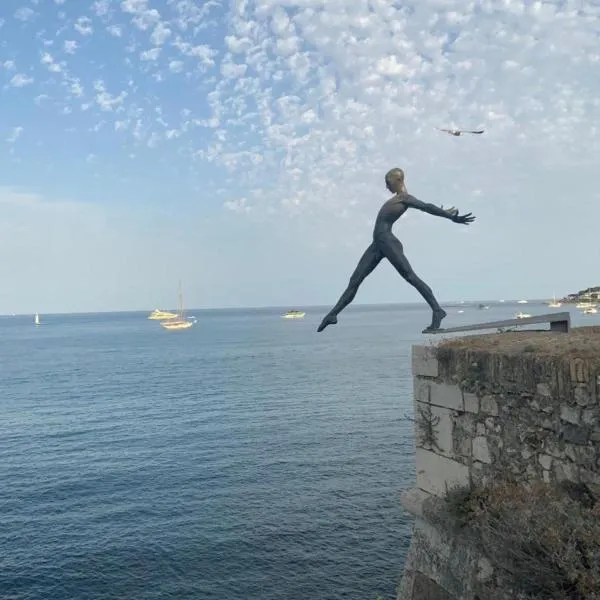 Séjour face au Vieil Antibes avec parking – hotel w mieście Antibes