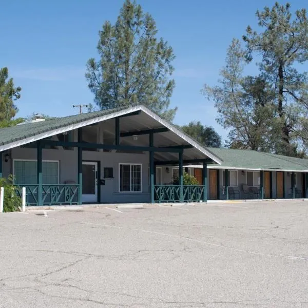 Black Hawk Lodge, hotel di Auberry