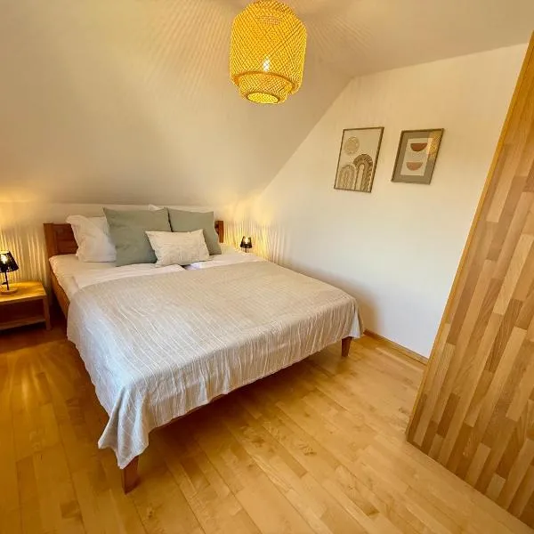 ZK Living Ferienwohnung OG، فندق في Kleinkötz
