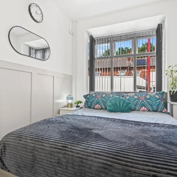Free Parking ,Modern 4 bedrooms 10min from Birmingham city centre ideal for contractors ,Groups and Families, hotel in Birmingham