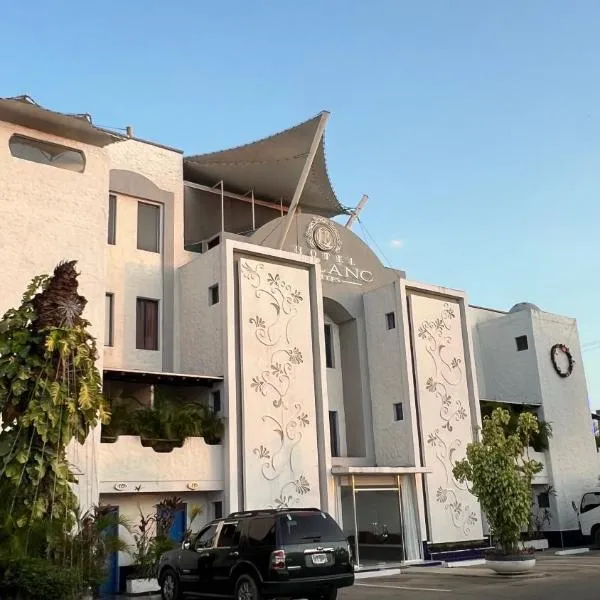 Hotel Leblanc Suites, hotel in Puerto La Cruz