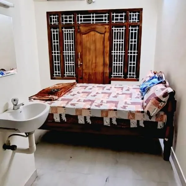 Murugan Homestay, hotel v destinaci Tiruchchendur