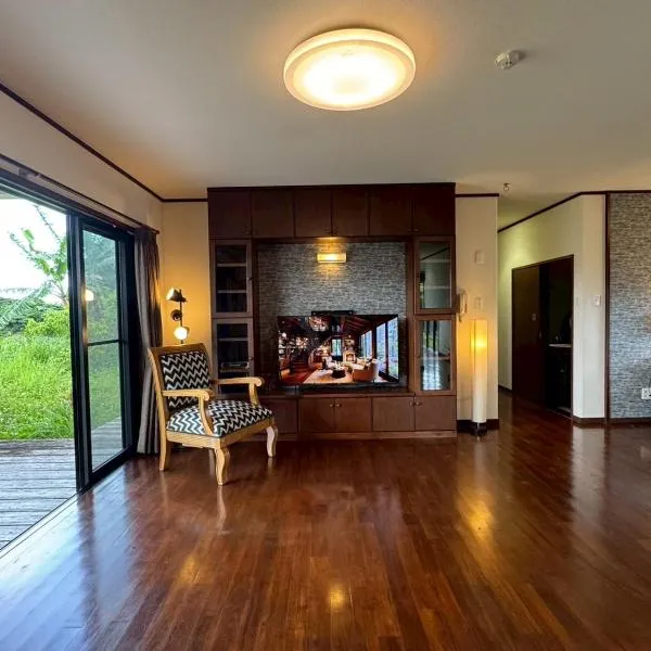 Villa Nakijin COCONUT JUNGLIA Okinawa, Hotel in Nakijin