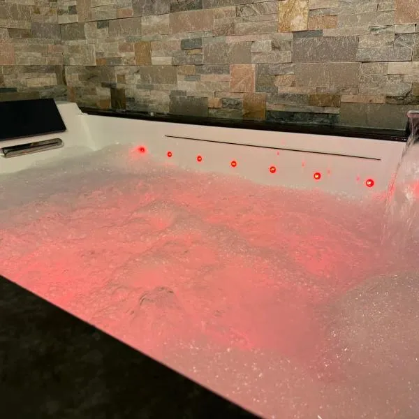 Évasion duo, Suite Atypique privative, Hammam & Balnéo, hotel in Auriol
