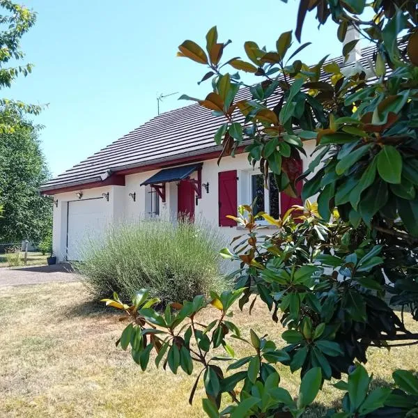 Spacieuse maison "Des 3 filles" pour 6 personnes, hôtel à Ally