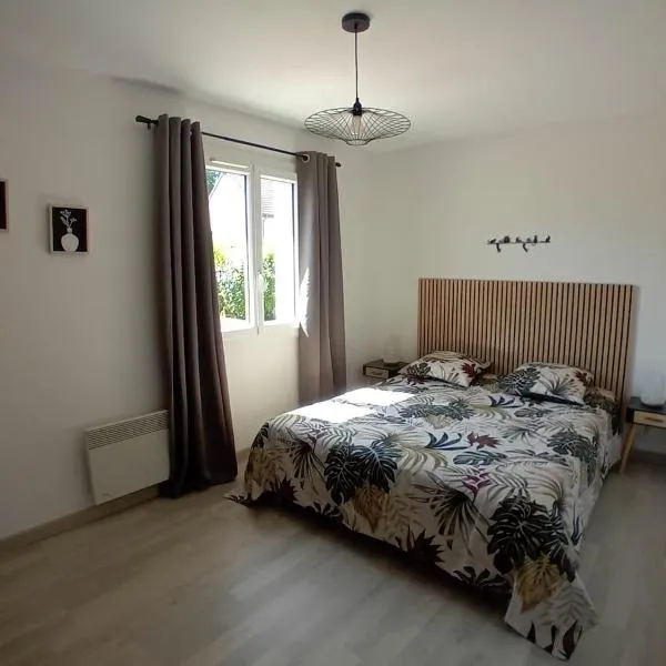 Spacieuse maison "Des 3 filles" pour 6 personnes, hotel in Ally