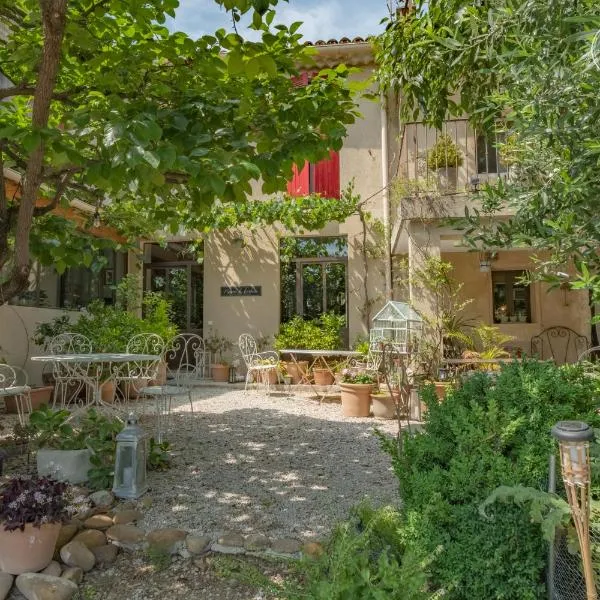 CHAMBRES D'HÔTES L'Oréliane en Provence Adults Only, hotel in Châteauneuf-de-Gadagne