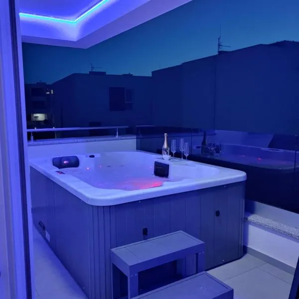 Bella Vista Sunset penthouse with private jacuzzi, hotel in Novalja