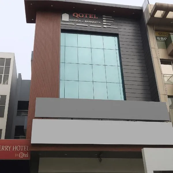 Qotel Express Sandberry Prashant Vihar, hotel in New Delhi