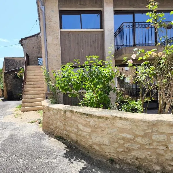 La Grange Des Rosiers Etage, ξενοδοχείο σε Saint-Front-sur-Lémance