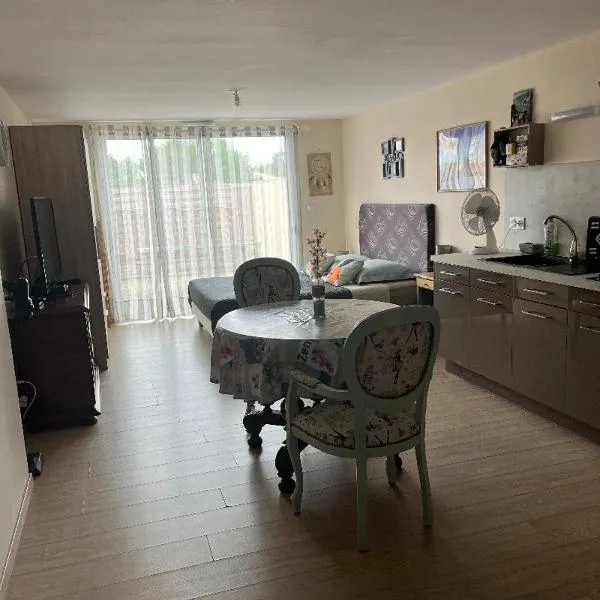 Studio pour 2 personnes à Tonnay Charente, hotel v destinaci Tonnay-Charente