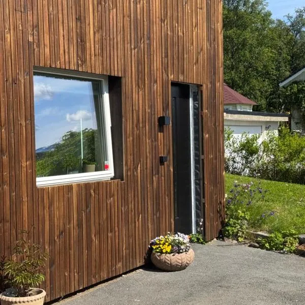 Modern apartment at Kvaløysletta, hotel in Tromsø
