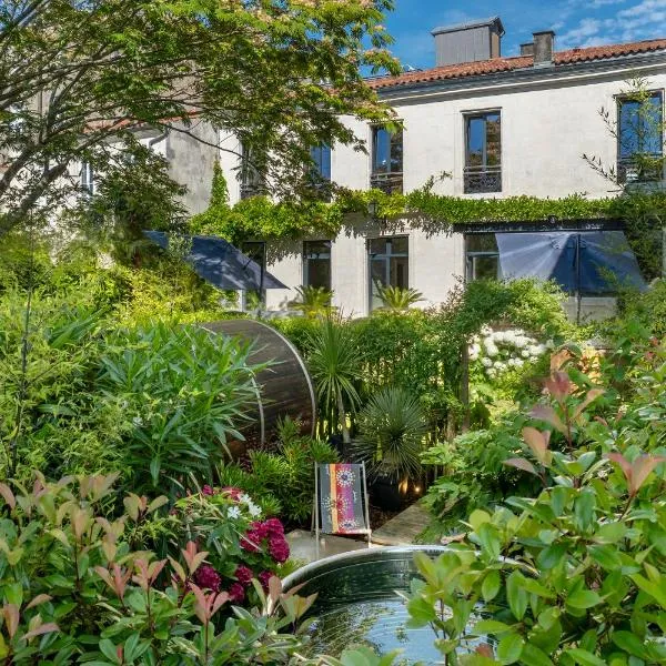 Escale Rochelaise, chambre avec access spa et sauna, hotel in La Rochelle