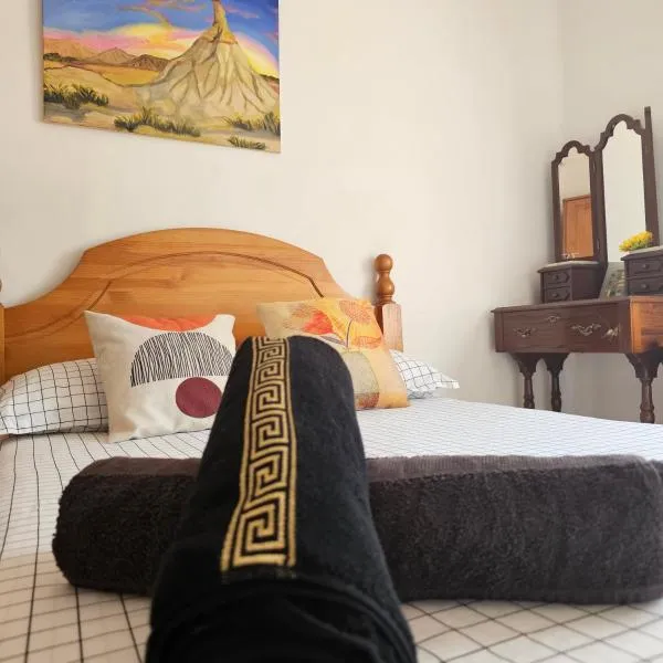 Casa Rural "AMARA" Bardenas, hotel in Valtierra