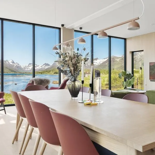 Seafront Luxury Villa near Henningsvær, hotelli kohteessa Kleppstad