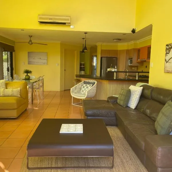 Amazing Perfect Family Home - GC Beach location, hotel en Gold Coast