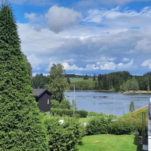 Leilighet i egen bolig nær togstasjonen, 30 min til Oslo og Gardermoen flyplass, hotel in Sørumsand
